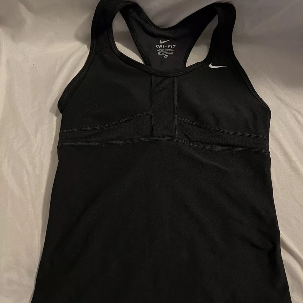Nike - Picture 2 of 5